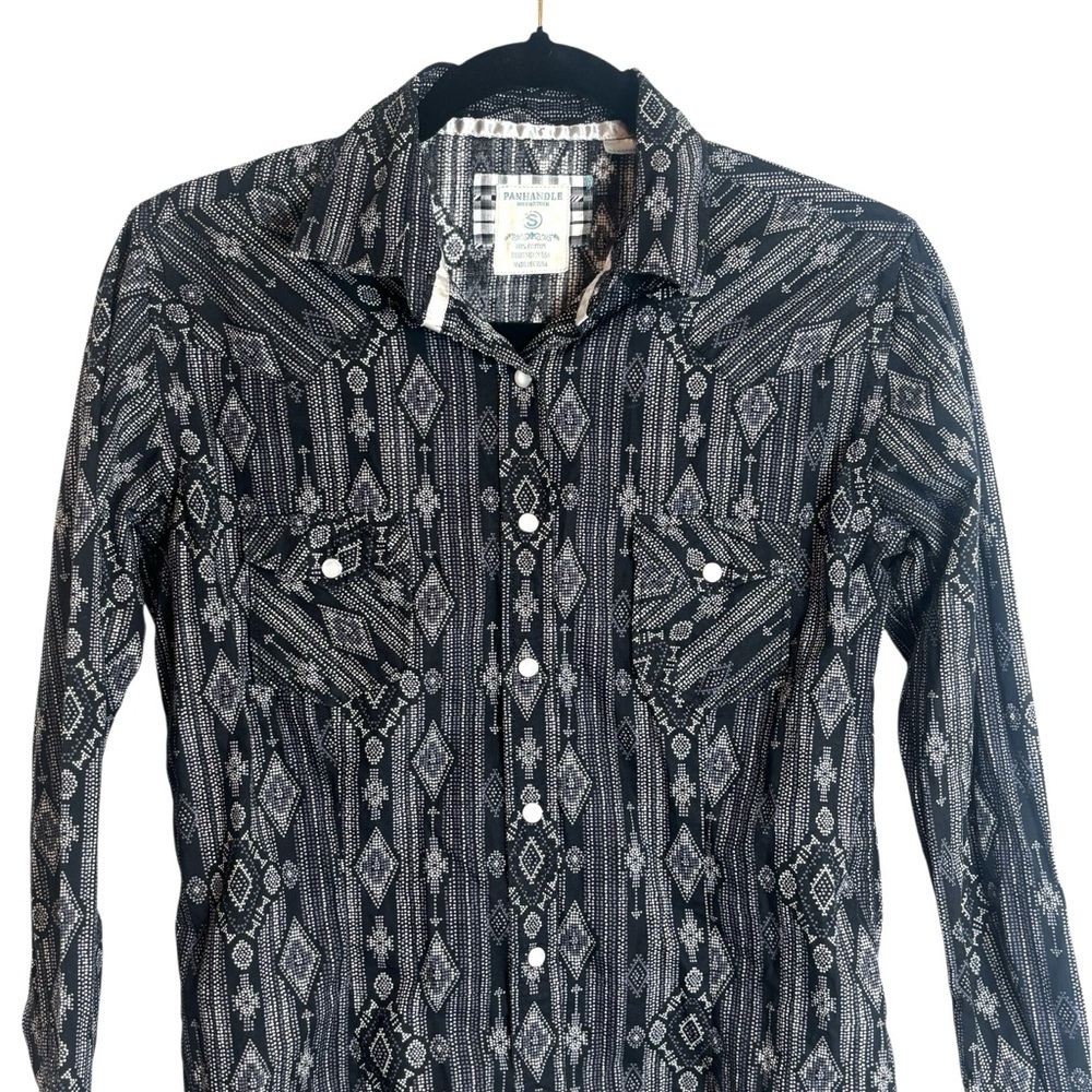 2/$30 Panhandle Rough Stock Black and White Patterned Button Down Shirt